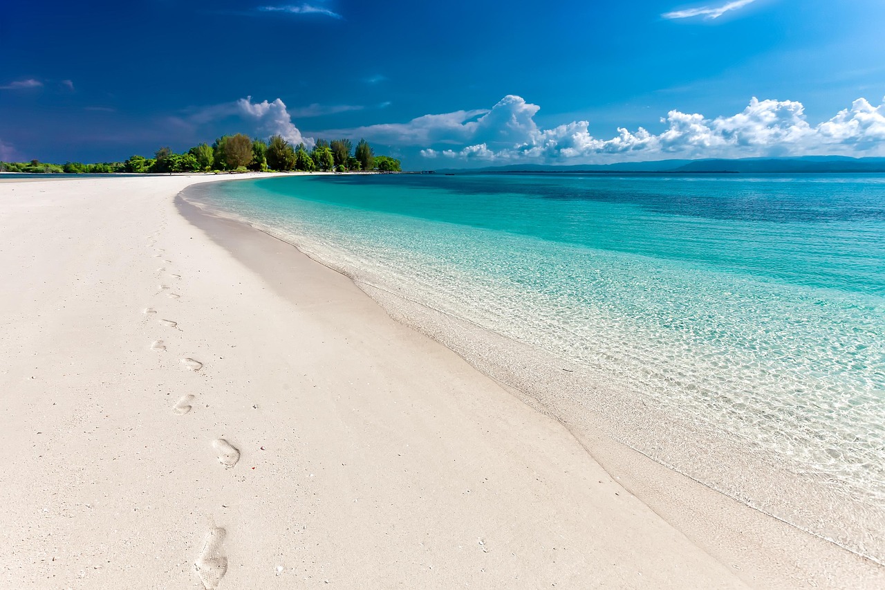 beach, sea, footprints, sand, sandy beach, seashore, shore, coast, coastline, shoreline, tropical island, landscape, tropical, white sand beach, nature, travel, indonesia