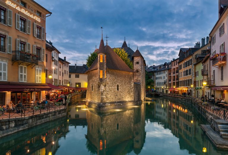 2-annecy-location-moto
