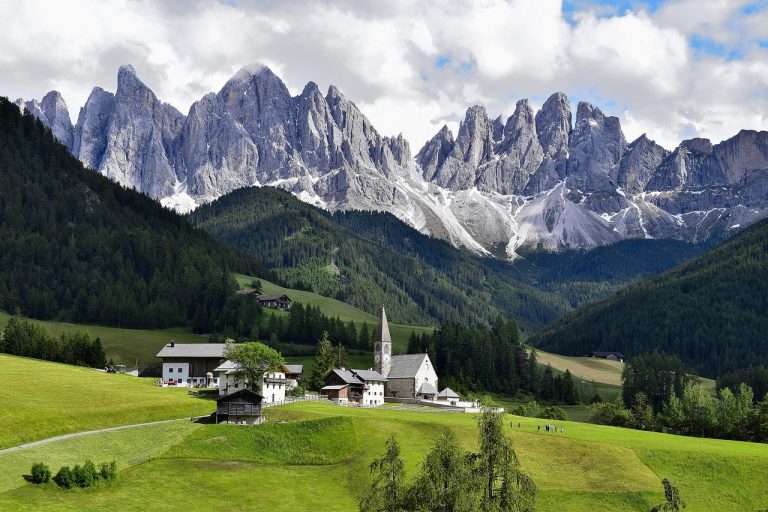 dolomites-4342572_1280